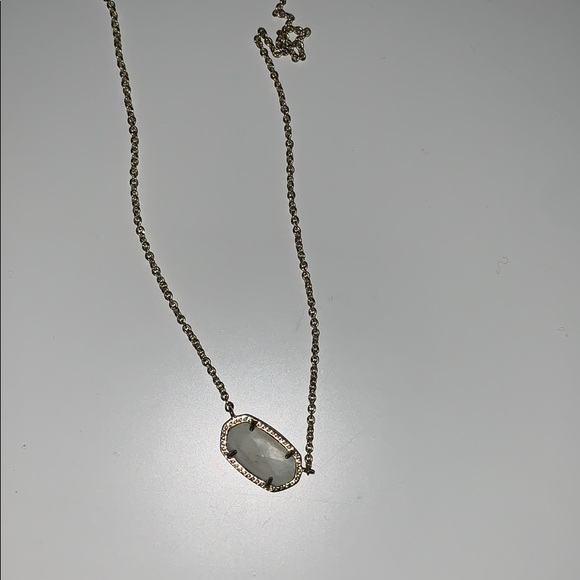 White and gold Kendra Scott necklace - Picture 4 of 4